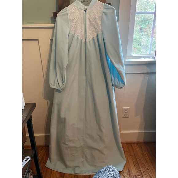 Vintage 1970's Donna Richard-Gilligan and O'Malley Dressing Gown Size Medium - Picture 1 of 3